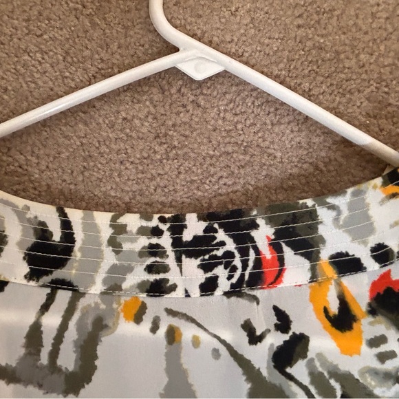 CHAUS New York Women’s Size Large blouse, sleeves button to the elbow , colorful - Picture 10 of 11